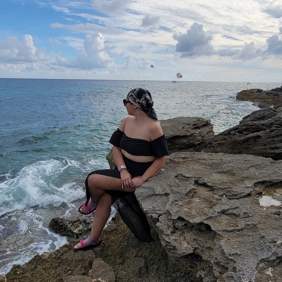 Meet your Posher, Carolina - Picture 2 of 2